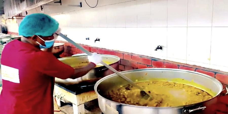 Pakistan Hajj Mission provide healthy meal to pilgrims